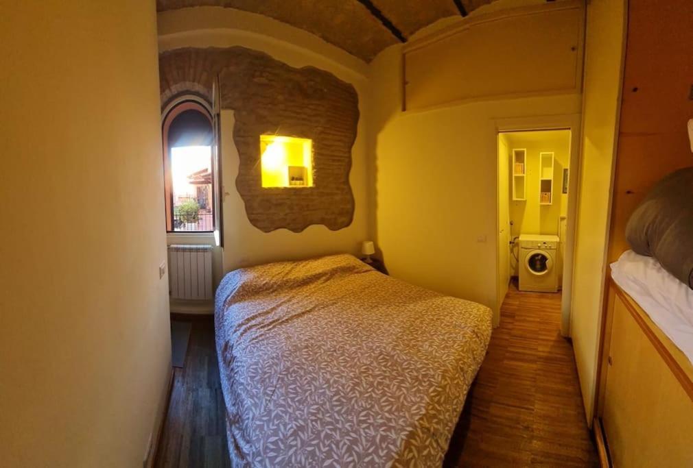 Julia Nel Cuore Di Trastevere, Rome